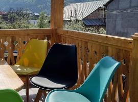Cozy apartment with 5 bedrooms, whole apartment, апартмент целиком, hotell i Dilijan