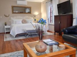Meerendal Cottage-Affordable Luxury,Private Pool, apartma v mestu Cape Town