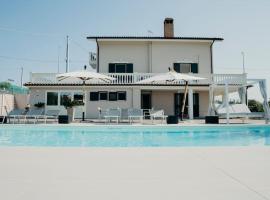 Incantevole Villa con piscina, hótel í Pescara