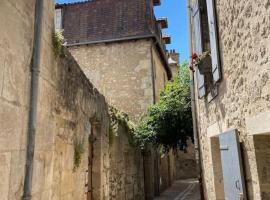 T2 PARFAITEMENT SITUÉ AU PIED DE LA CATHÉDRALE, apartmán v destinaci Périgueux