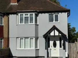 3 Bedroom House with Garden in London