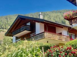 Chalet Kristall 4 1/2 Zimmer-Maisonetten-Haus, hotel v destinaci Albinen