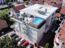 Smeštaj TEA sa dva bazena i besplatan parking, place to stay in Vrnjačka Banja