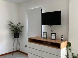 DEPARTAMENTo EN COMPLEJO RESIDENCIAL CON COCHERA，雷西斯騰西亞的有停車位的飯店