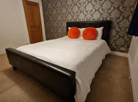 Comfort Sleep - Rooms with shared facilities، فندق في ويندسور