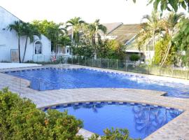 Casa Vacacional con Jacuzzi en Girardot Cundinamarca, hotel i Girardot