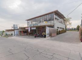 RedDoorz near Universitas Advent Indonesia, hotel en Lembang