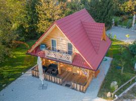 Log Cabin Forest Fairy and Log Cabin Native - Happy Rentals, hotel in Podčetrtek