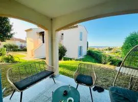 Beautiful house garden-floor with sea view & 10 min walk