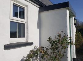 Louisburgh Cottages - 3 bedroom, cheap hotel in Louisburgh