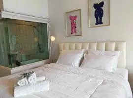 Mr Black & Ms White -Self Check in accommodation