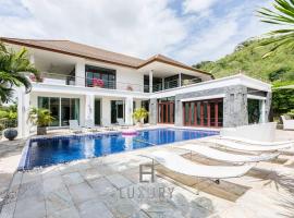 Unique Pool Villa with 5 Bedrooms and Sea View PM-C1、ホアヒンの駐車場付きホテル