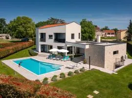 Luxury villa Nada with pool in Tinjan