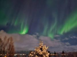 Peaceful small house by the sea, cheap hotel in Tromsø