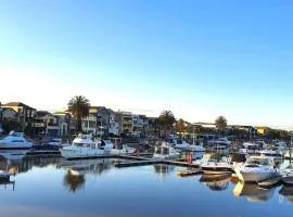 Marina Magic Getaways - Your Waterfront Retreat