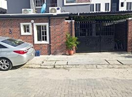 eTraver (Excel lounge And Hotel), hotel in Ikota