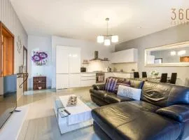 Cosy, fully equipped 1BR home with Private Balcony by 360 Estates
