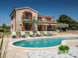 Rustic villa Marijanin Vrt with pool in Tinjan