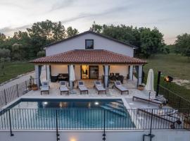 Modern villa Bibali Istra with pool in Buje, hotel i Bibali