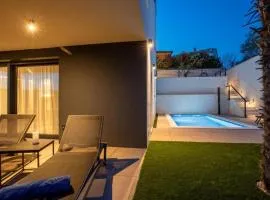 Annabel's Luxury Apartment with private pool, jacuzzi and sauna
