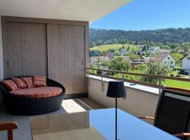 Sonnige Wohnung mit schöner Aussicht in Wolfurt, Hotel in Wolfurt