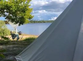 Nature Bell-tent with lakeside view