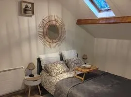 La RIVIERA maison avec rivière et jardin 35Mins de PARIS RER C à 600m pour Tour Eiffel ORLY airport 25km Restaurants et supermarchés proches