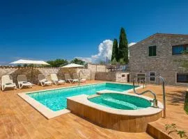 Rustic villa Perci with pool and grill in Porec