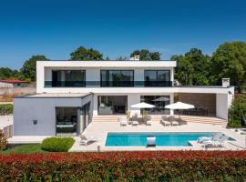 Modern villa Blanka with pool and grill in Tinjan – dom wakacyjny w mieście Kringa