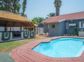 Home Life Guesthouse, hotel en Midrand
