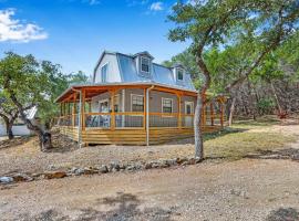 Rustic Star Farmhouse at Moonlight Getaway, holiday home in Bulverde