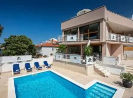 Villa Alte Muhle with pool and jacuzzi in Novigrad