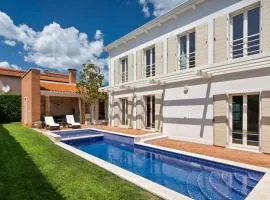 Villa Rafaelle with 3 bedrooms and pool in Porec