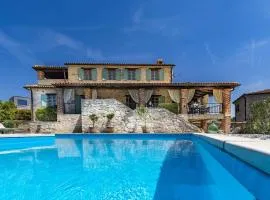 Rustic villa Amyra with pool and grill in Porec