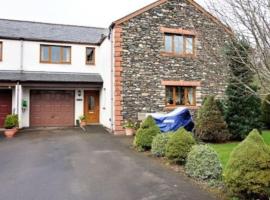 Large modern house in small rural Hamlet., hotel in Duddon