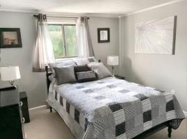 Cozy condo. Full resort access. Great for couples and families., apartman u gradu 'Claysburg'