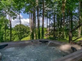 Nomad Retreat Pet-Friendly, Hot Tub & Mountain View