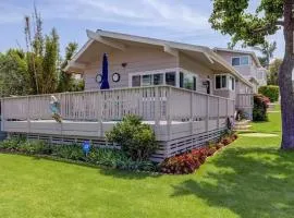 Heart of Corona Del Mar 2 Bed 2 bath gem HUGE Patio and Front yard