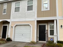 Cute and Cozy 5 min from Carowinds, apartment in Charlotte