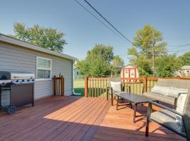 Cozy Indiana Home with Deck, Charcoal Grill and Yard! – hotel w mieście Marion