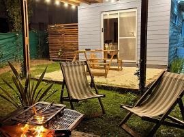 Entre Las Sierras Tiny House Solo Adultos Cabañas, serviced apartment in Villa Giardino