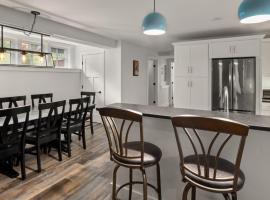 La Pasta At Mad House condo, hotel with hot tubs in Warren