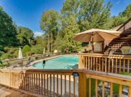 Pet-Friendly Vacation Rental in Hickory with Pool!, cheap hotel in Hickory
