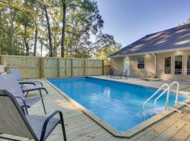 Pet-Friendly Ponchatoula Oasis with Private Pool!, hotel in Ponchatoula