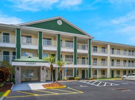 HomeTowne Studios by Red Roof Orlando - UCF Area, hotel v Orlandu