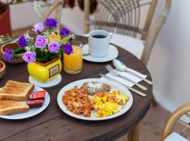 Hill House Mazatlan - Bed & Breakfast โรงแรมในมาซาตลัน
