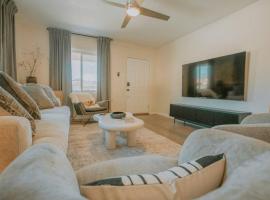 Casa Urbana-2BD-2BTH-Hot Tub-Pet Friendly-No Pet Fees!, hotel in Albuquerque