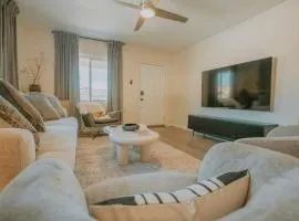 Casa Urbana-2BD-2BTH-Hot Tub-Pet Friendly-No Pet Fees!