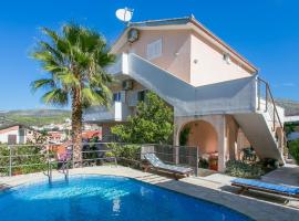 Family friendly apartments with a swimming pool Seget Vranjica, Trogir - 14409, hotel in Seget Donji
