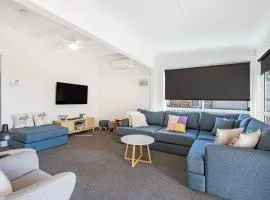Tillys Retreat I Pet Friendly I 3 Min Walk to Beach